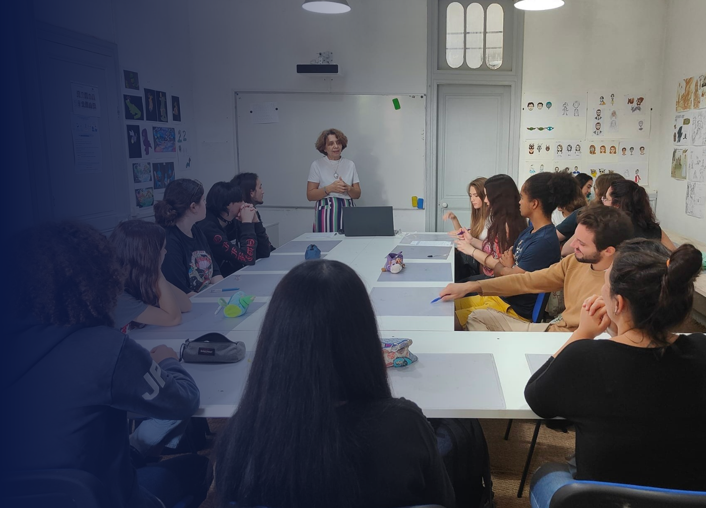 Classe d'élèves en cursus créatif.